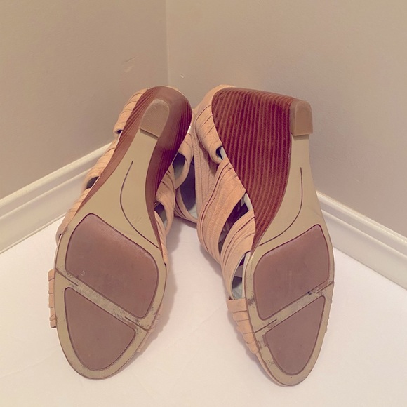 Nine West criss cross wedges. Size 7. Fun for summer! - Picture 3 of 3